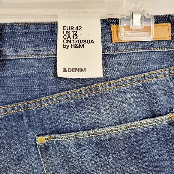 NWT H&M &Denim Rolled Frayed Cuff Jean Shorts - Picture 3 of 4